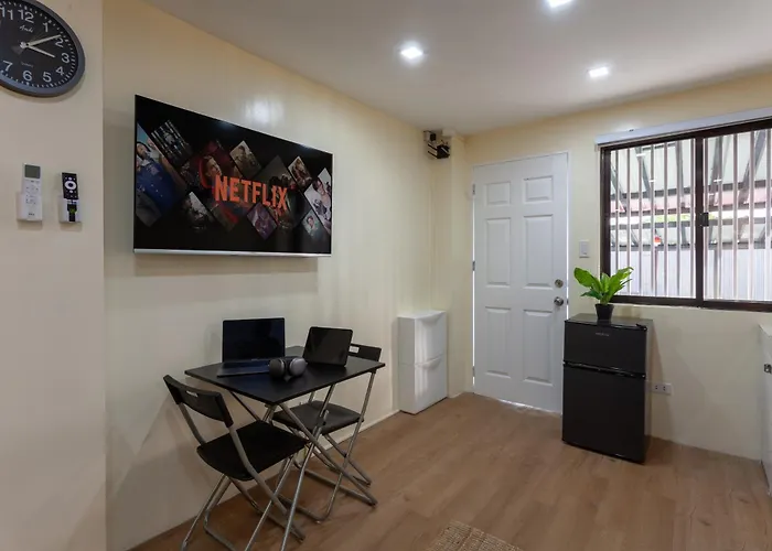 Minimalist Pad Up & Maginhawa Area Fast Wifi Apartment Manila