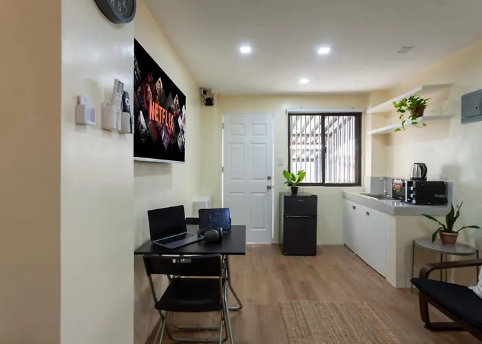Minimalist Pad Up & Maginhawa Area Fast Wifi Apartment Manila