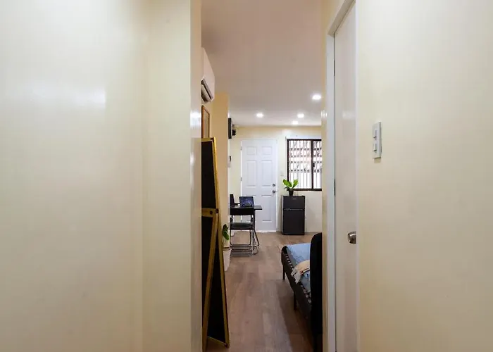 Minimalist Pad Up & Maginhawa Area Fast Wifi Apartment Manila
